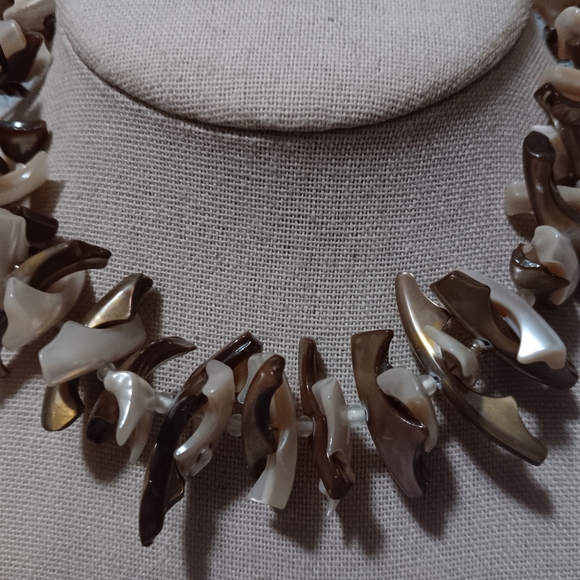 Vintage Abalone and Mother of Pearl Necklace - Picture 2 of 4